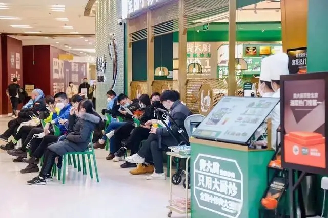 预制菜哔咔漫画
机为餐饮行业发展注入新动能